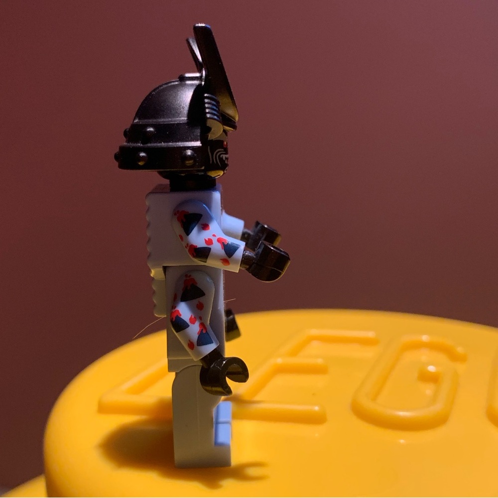 Lego Volcano Garmadon Minifigure - Picture 8 of 10